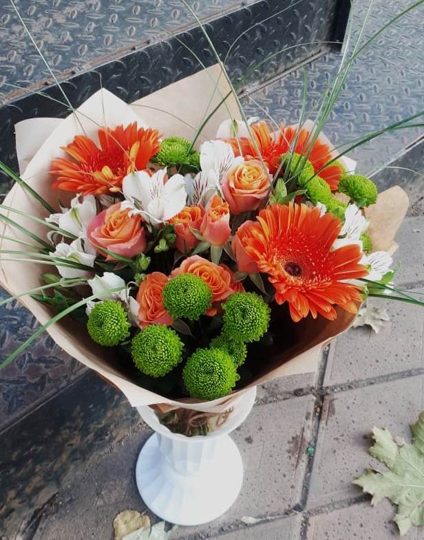 Букет цветов из: Герберы, Хризантемы, Альстромерии и Розы в Новый Адыгея