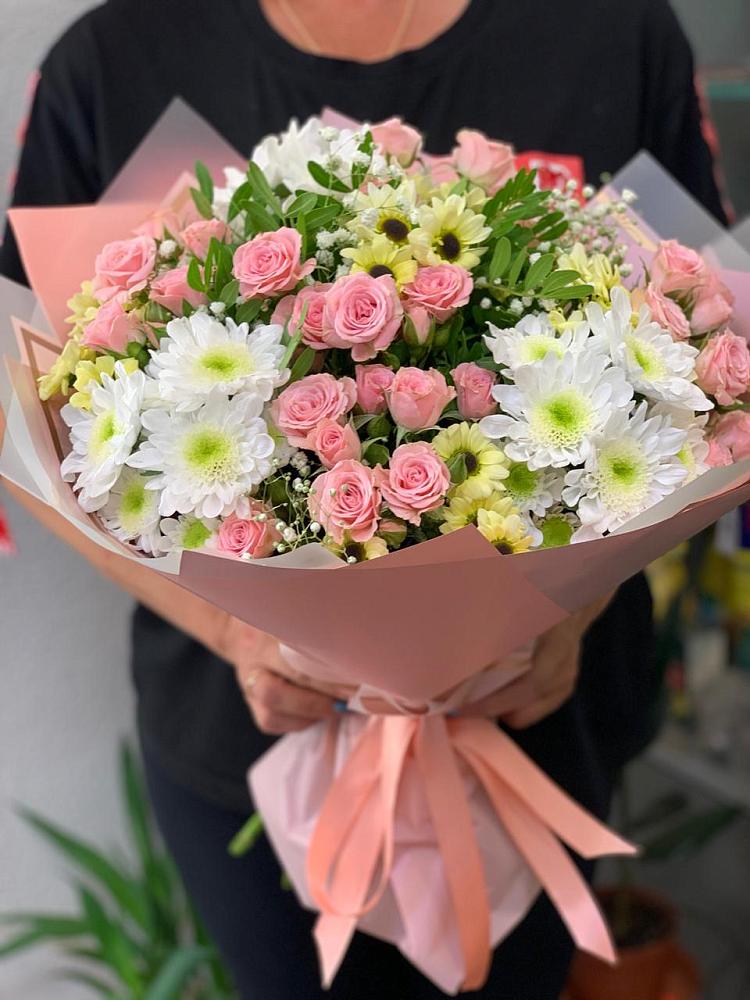 Букет цветов из: Розы и Хризантемы в Новый Адыгея