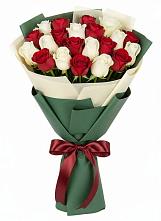 Букет Микс из красных и белых роз в Новый Адыгея