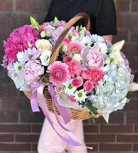 Композиция солнечный день в Новый Адыгея Цветочная композиция из Розы, Хризантемы, Пионы и Лизиантусы в корзине в Новый Адыгея