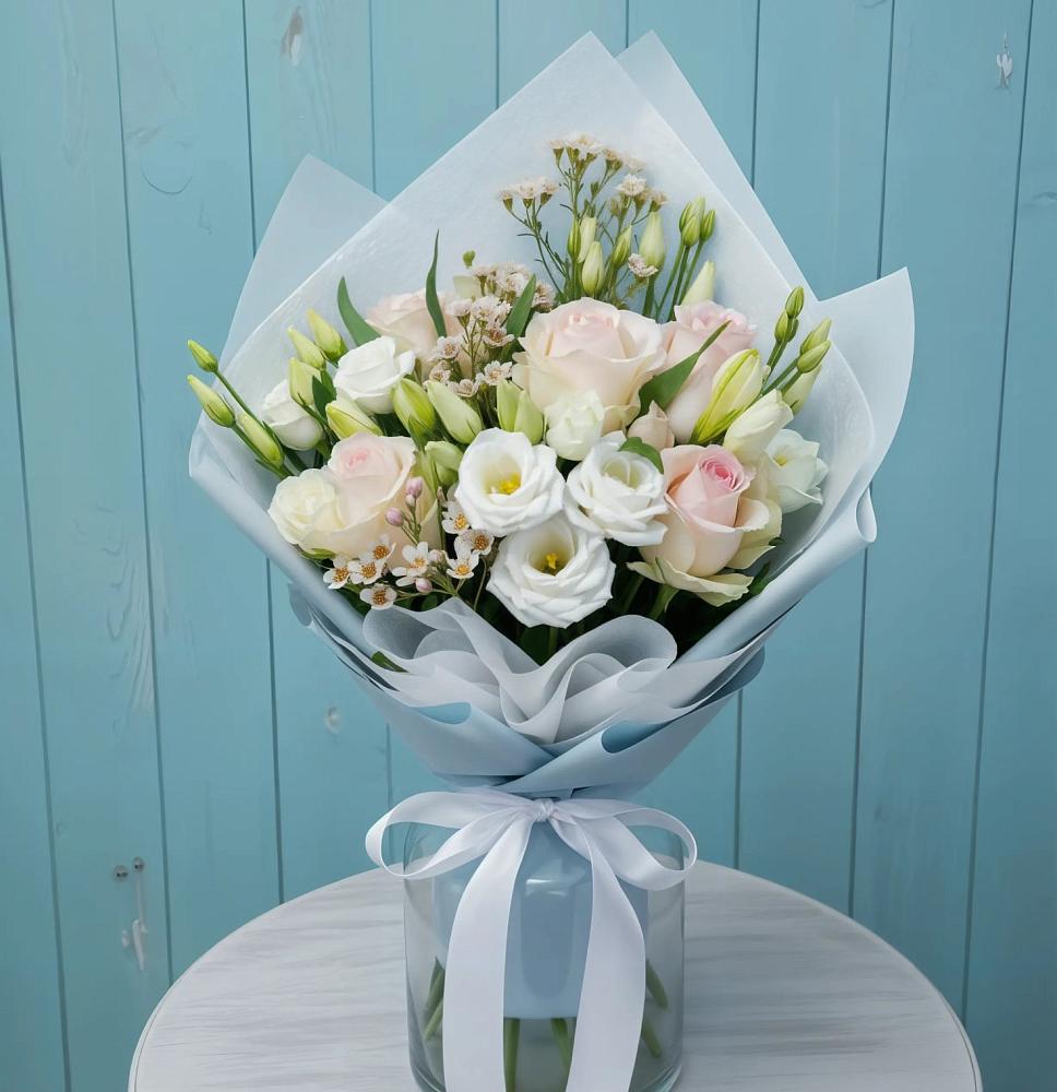 Букет цветов из: Розы и Лизиантусы в Новый Адыгея