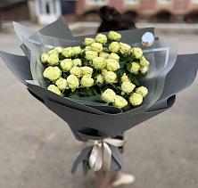 Букет Белые кустовые розы Солинеро в Новый Адыгея