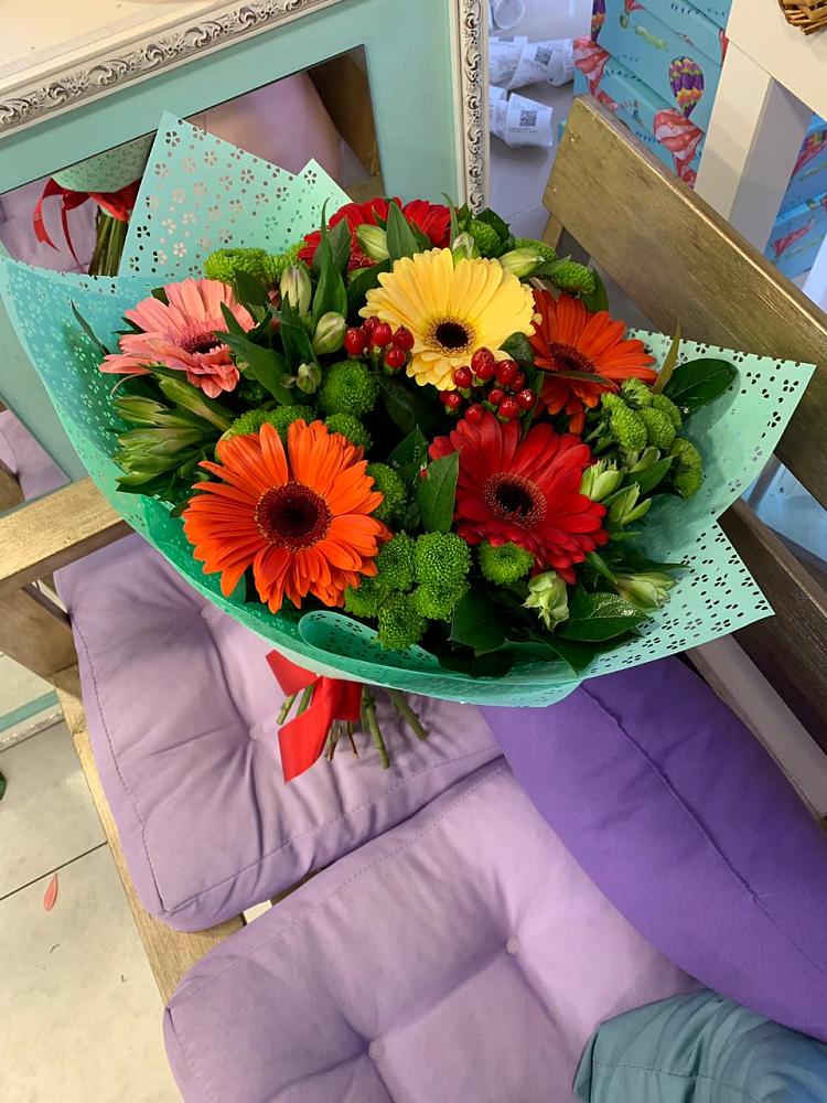 Букет цветов из: Герберы, Хризантемы и Альстромерии в Новый Адыгея