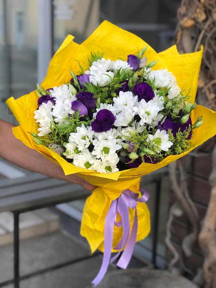 Букет цветов из: Ирисы, Хризантемы и Ромашки в Новый Адыгея