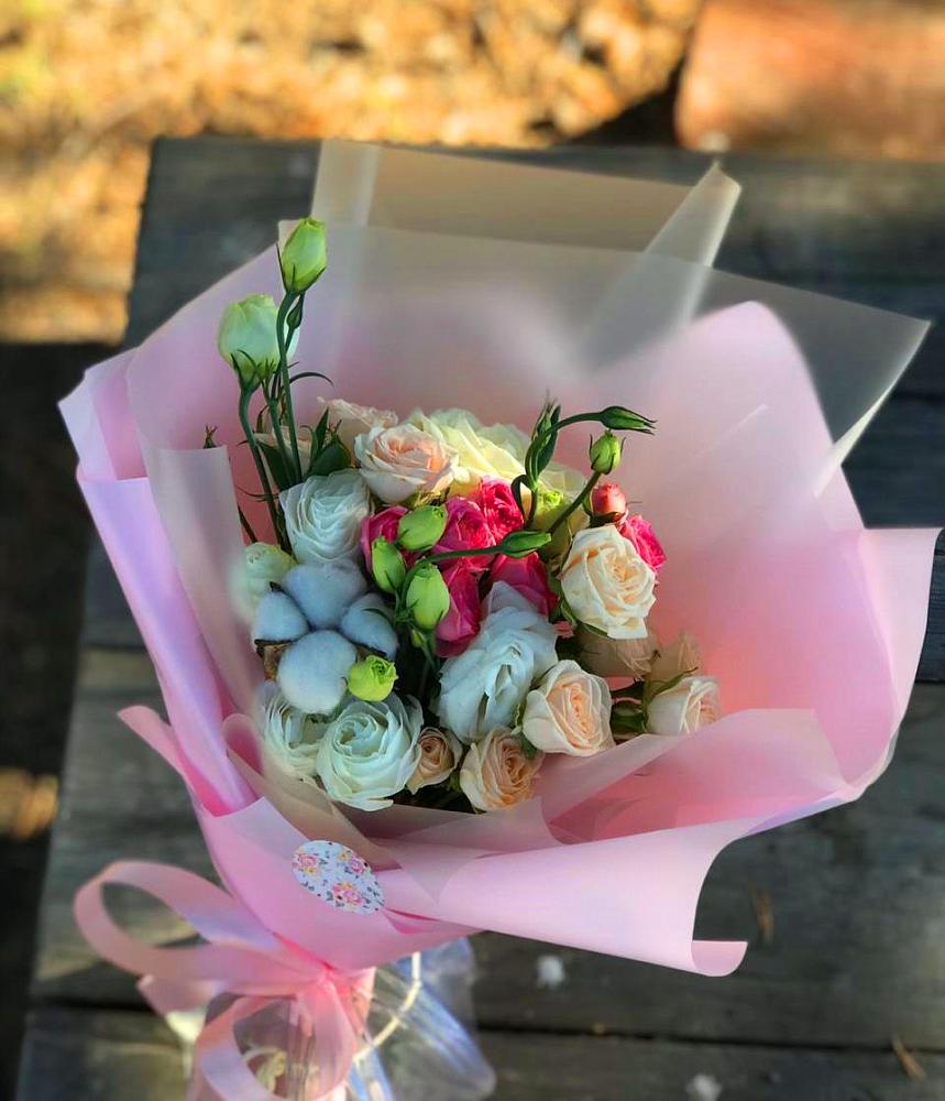 Букет цветов из: Розы и Лизиантусы в Новый Адыгея