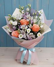 Букет цветов из:  Лизиантусы, Розы, Альстромерии и Гипсофила в Новый Адыгея