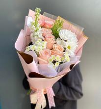 Букет цветов из:  Хризантемы и Розы в Новый Адыгея