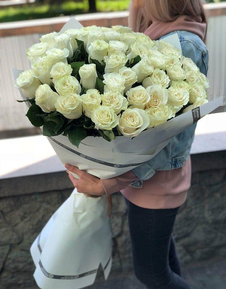 35 Белых роз в Новый Адыгея Букет 35 Белых роз в Новый Адыгея