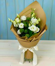 Букет цветов из:  Хризантемы и Лизиантусы в Новый Адыгея