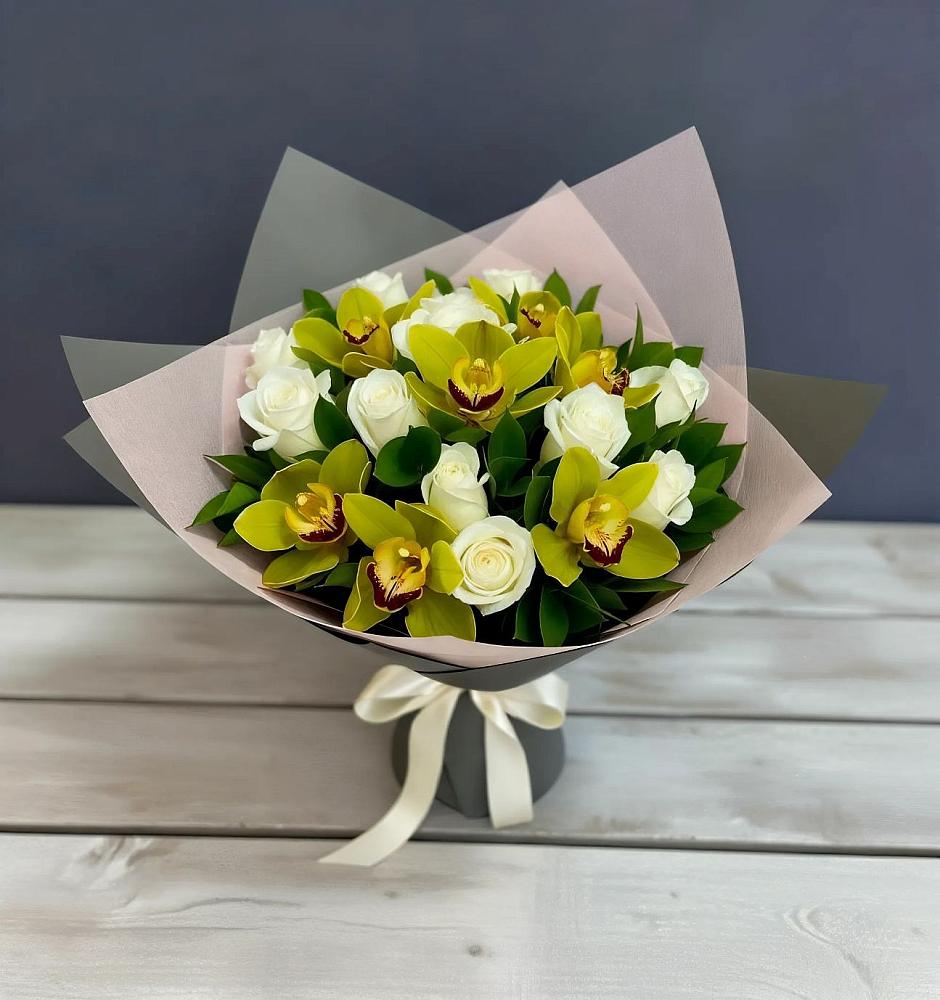 Букет цветов из: Орхидеи и Розы в Новый Адыгея