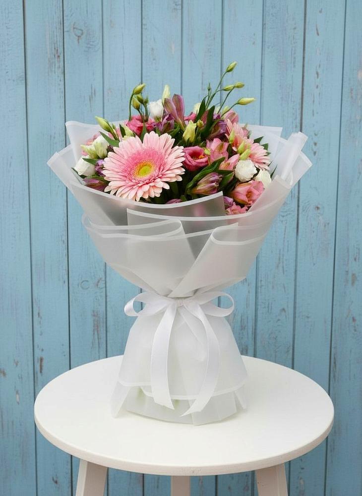 Букет цветов из: Герберы, Альстромерии и Лизиантусы в Новый Адыгея