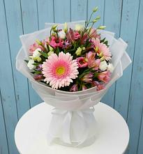 Букет цветов из:  Герберы, Альстромерии и Лизиантусы в Новый Адыгея