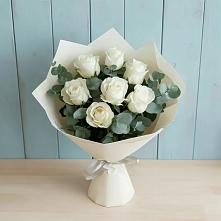 Букет Белые розы в Эвкалипте в Новый Адыгея