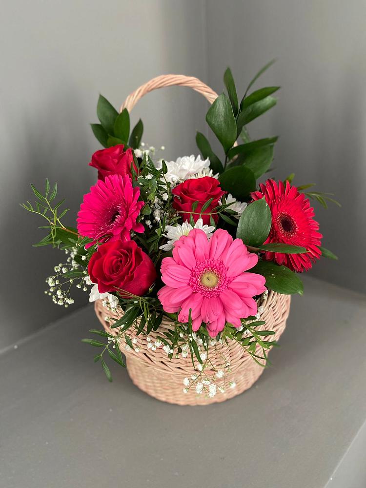 Цветочная композиция из Розы, Хризантемы и Герберы в корзине в Новый Адыгея