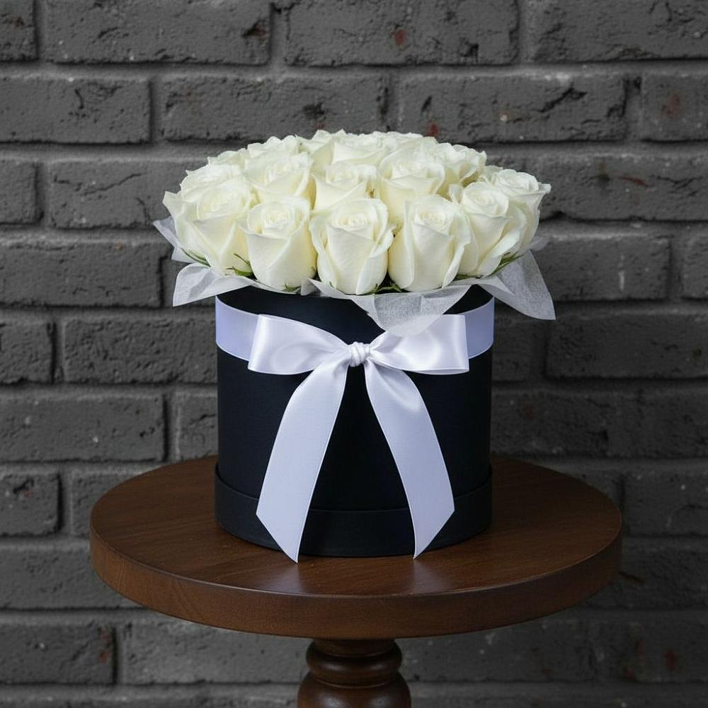 Цветочная композиция из Розы в шляпной коробке в Новый Адыгея