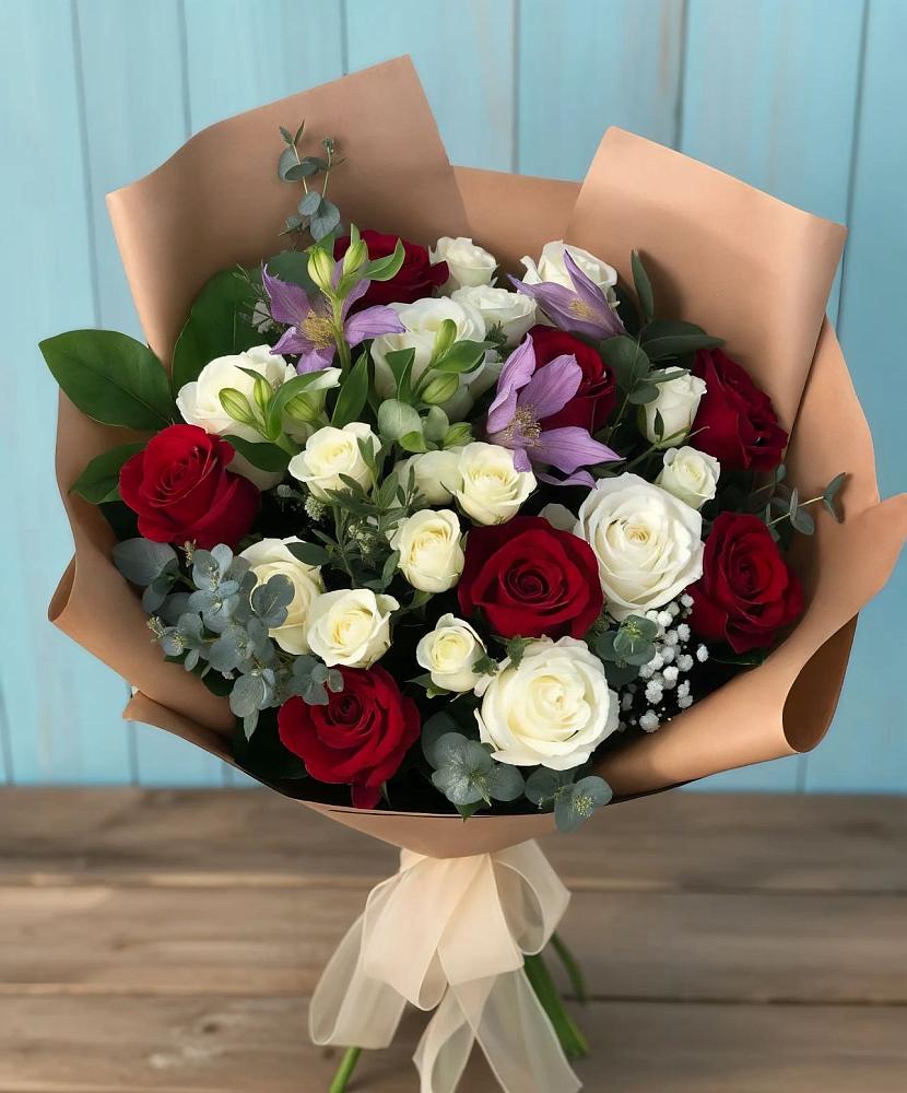 Букет цветов из: Розы и Альстромерии в Новый Адыгея