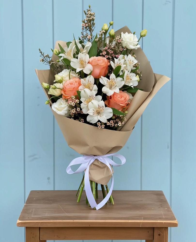 Букет цветов из: Альстромерии, Лизиантусы, Розы и Хризантемы в Новый Адыгея