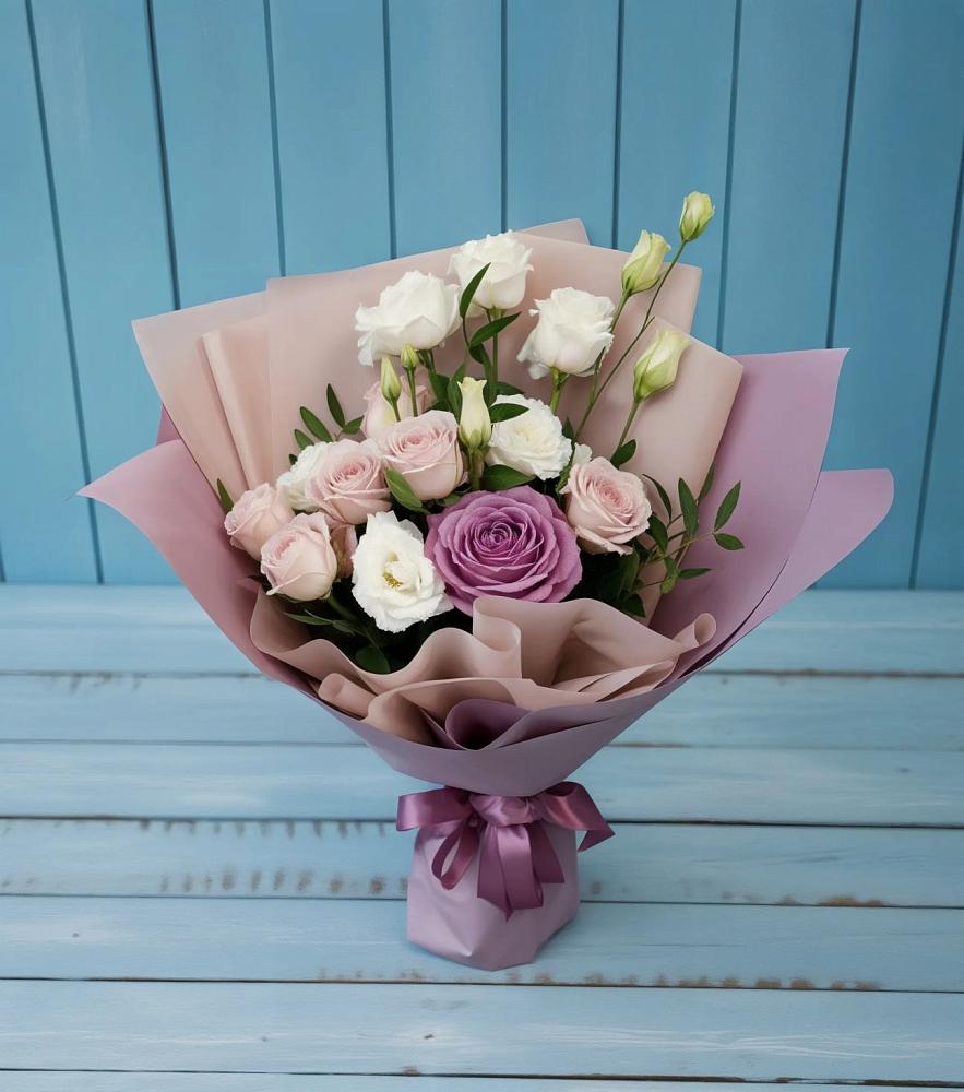 Букет цветов из: Розы и Лизиантусы в Новый Адыгея